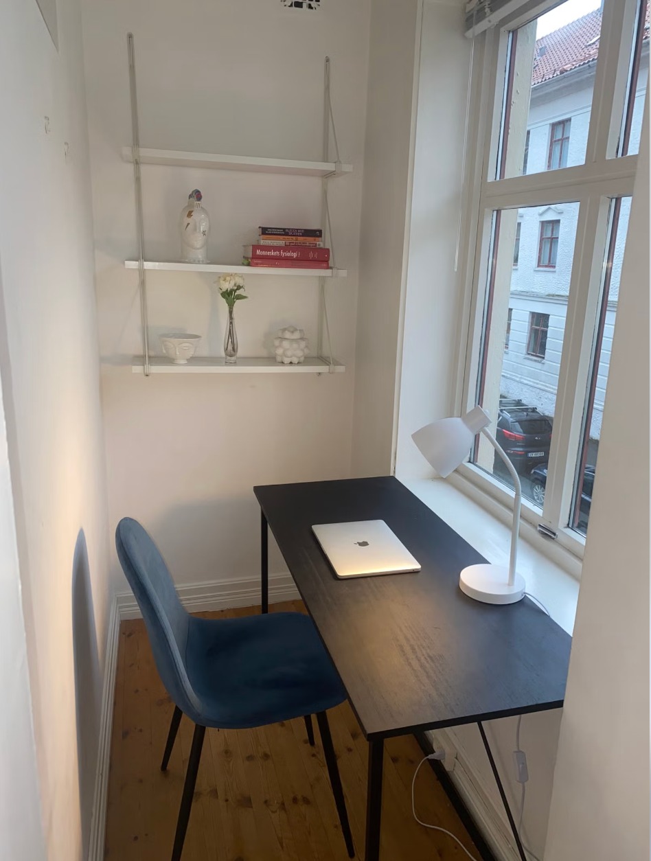 Kontor. Adkomst fra stue